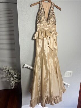 Tony Bowls Champagne Beaded Formal Gown Mermaid Embellished Gala Evening Event